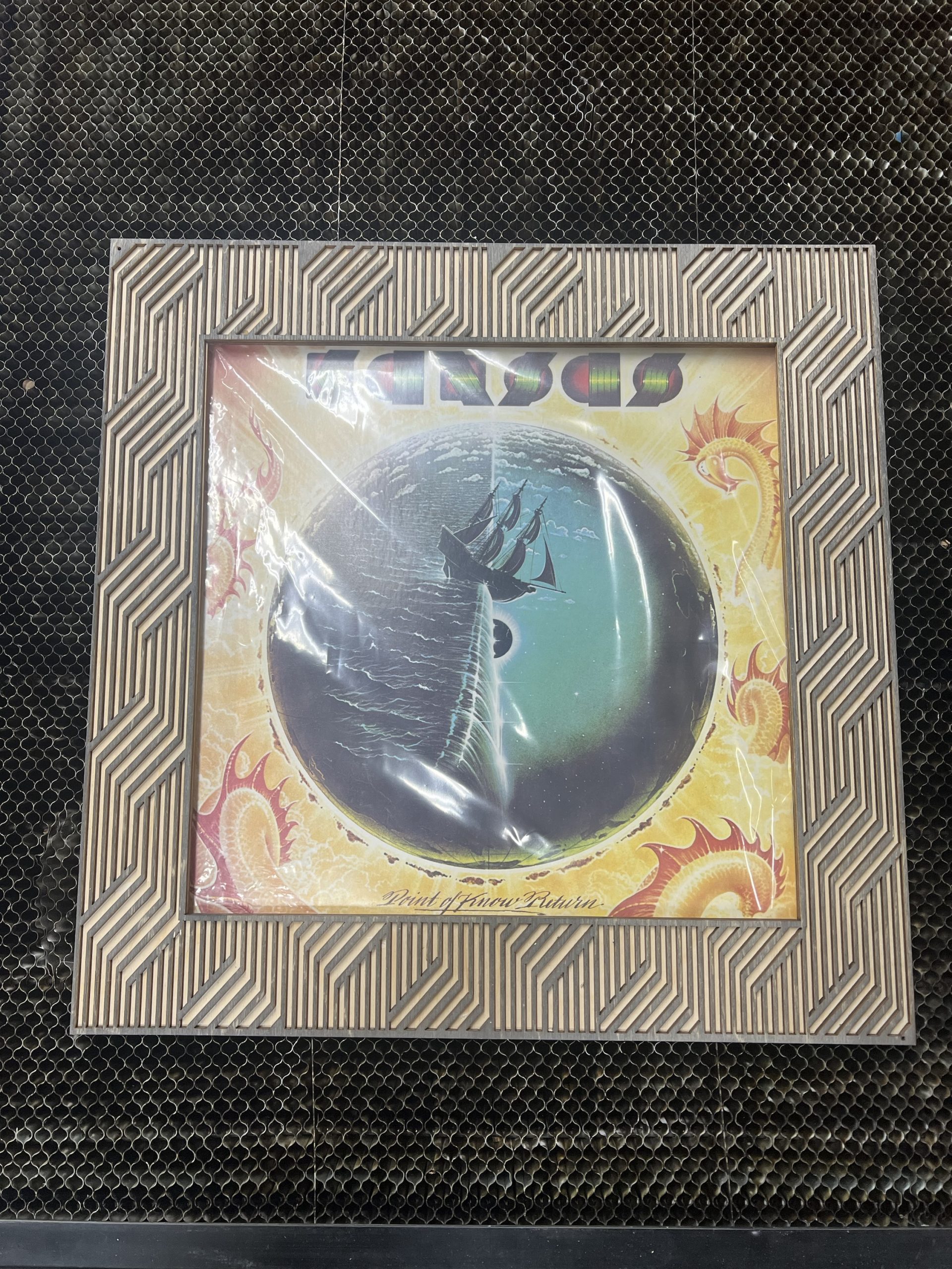 Vinyl record wall frame - Image 9